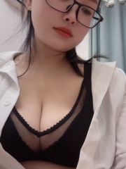 娇滴滴年轻小妞